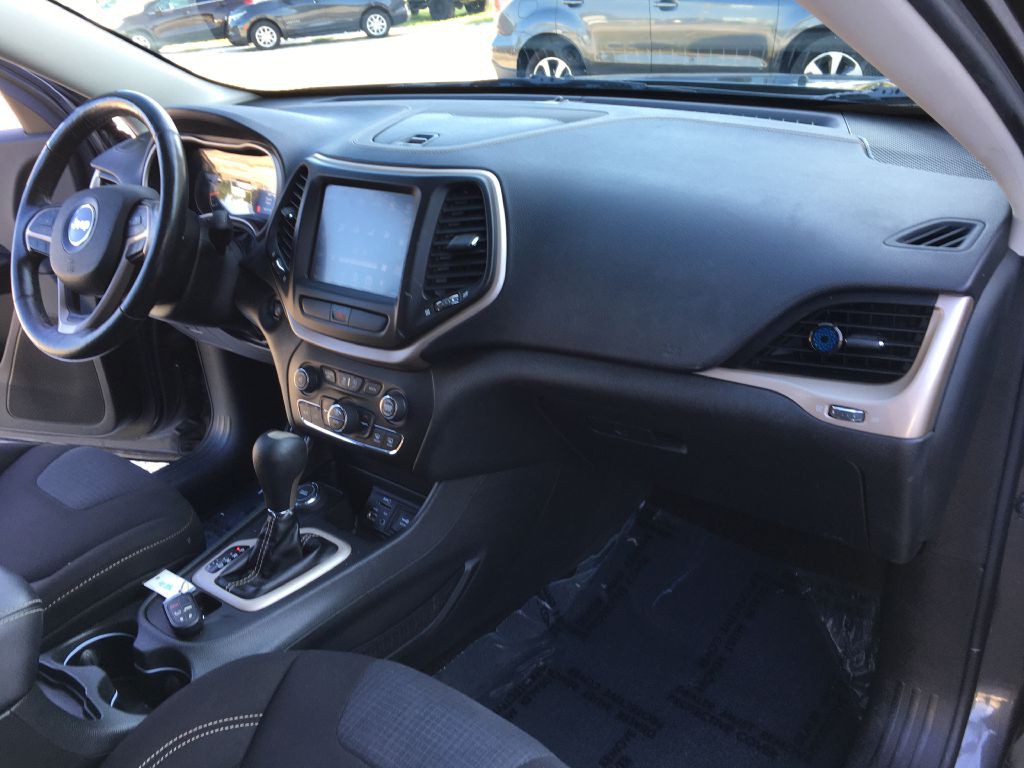 2015 Jeep Cherokee Image 14