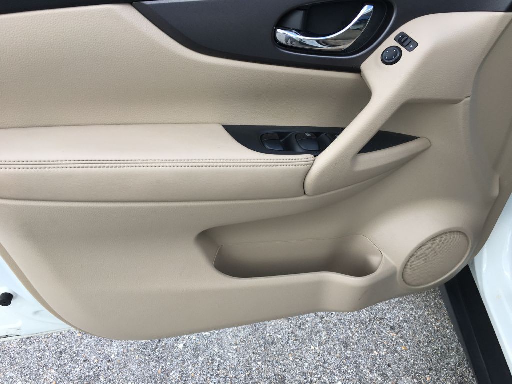 2016 Nissan Rogue Image 10