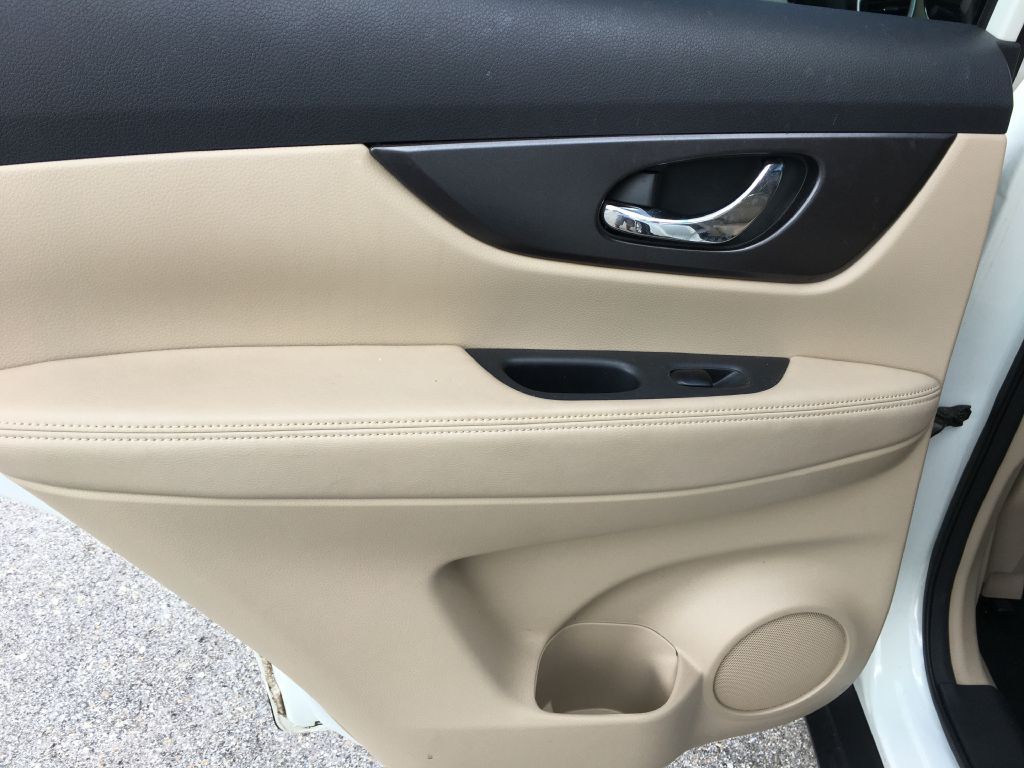 2016 Nissan Rogue Image 11