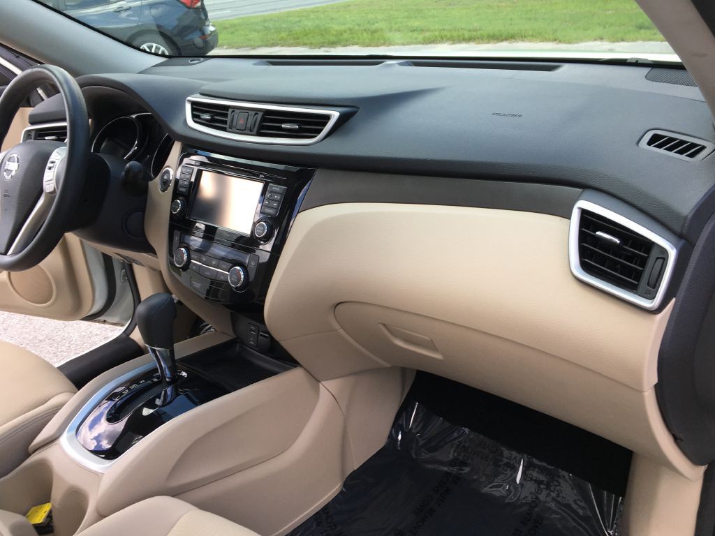 2016 Nissan Rogue Image 12