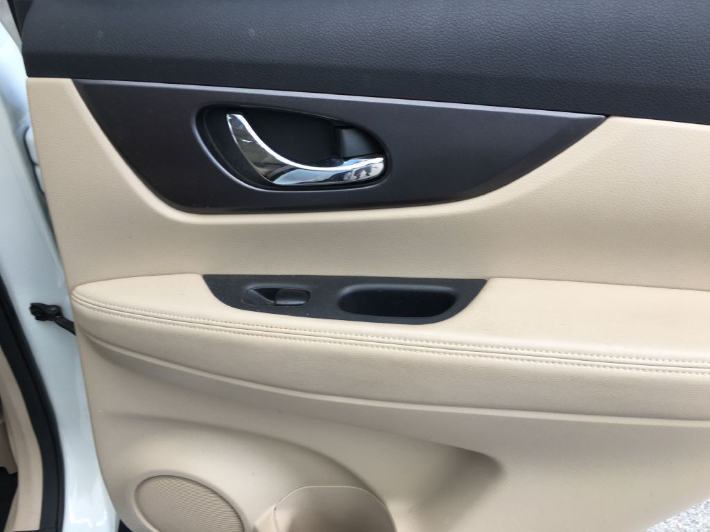 2016 Nissan Rogue Image 14