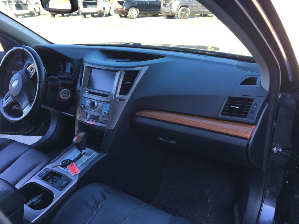2013 Subaru Outback Image 16