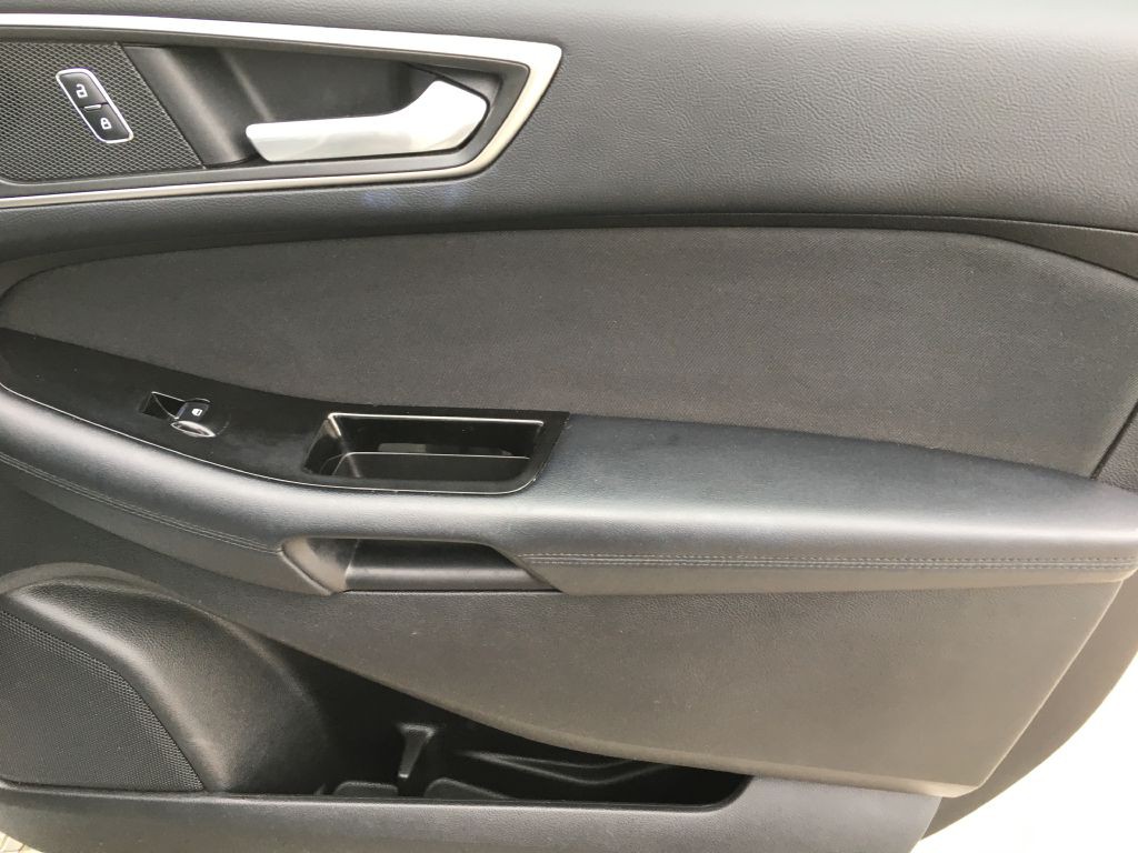 2016 Ford Edge Image 12