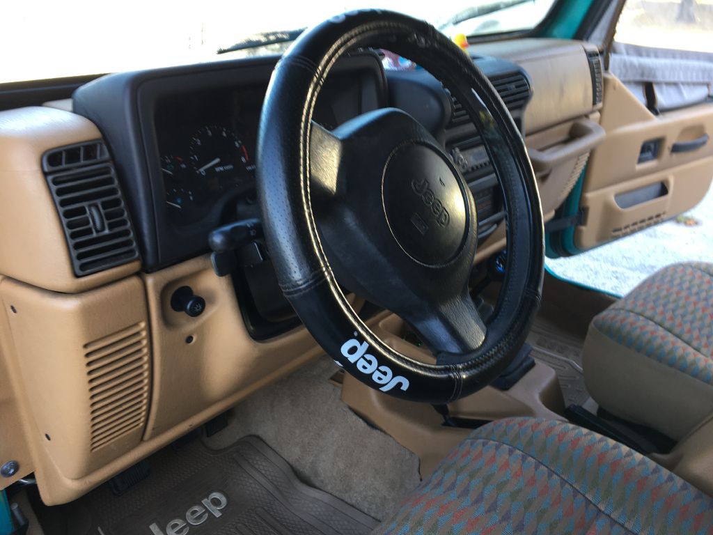 1997 Jeep Wrangler Image 12