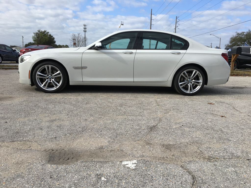 2014 BMW 7 Series Image 2