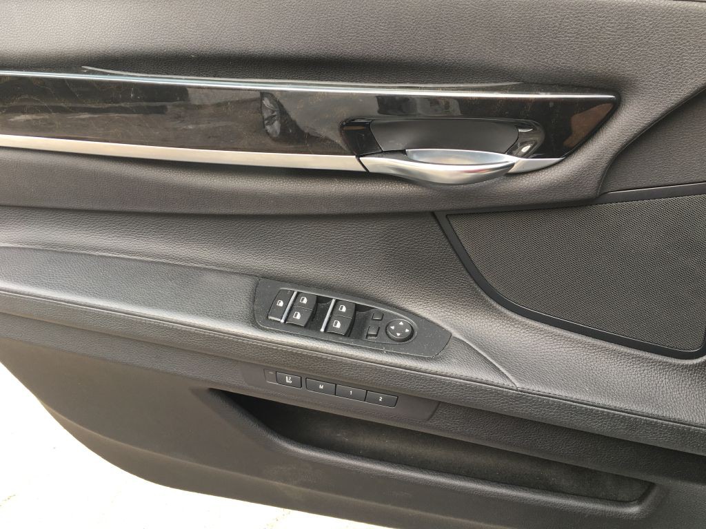 2014 BMW 7 Series Image 9