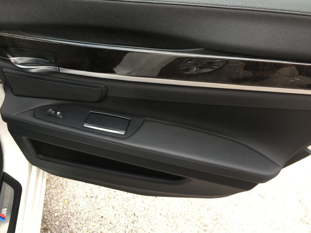 2014 BMW 7 Series Image 17