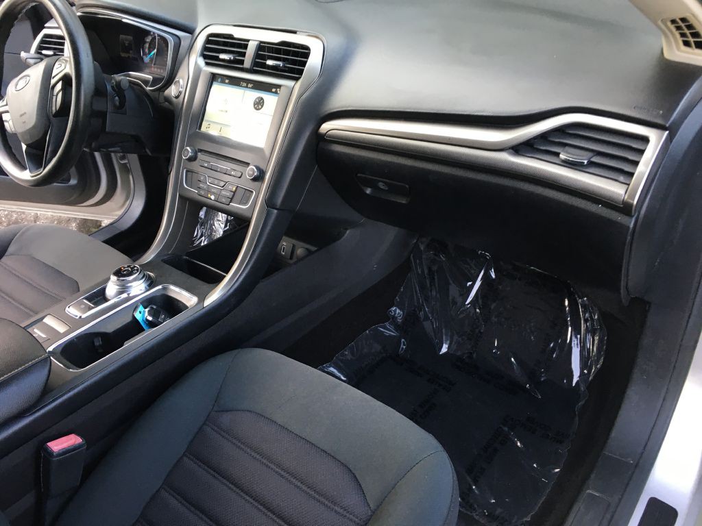 2017 Ford Fusion Image 15