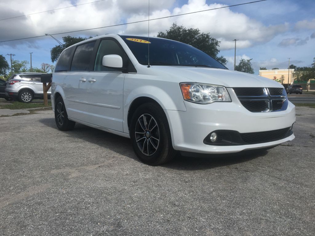 2017 Dodge Grand Caravan Image 3