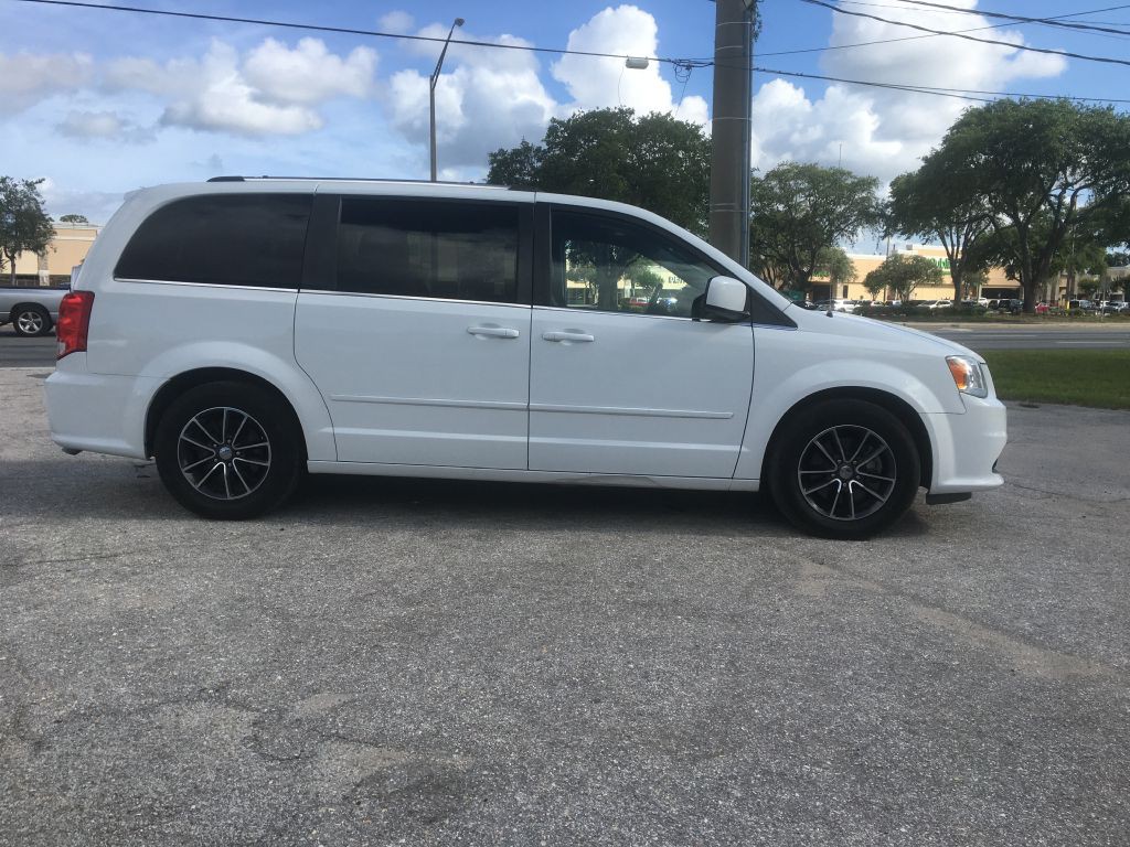 2017 Dodge Grand Caravan Image 6