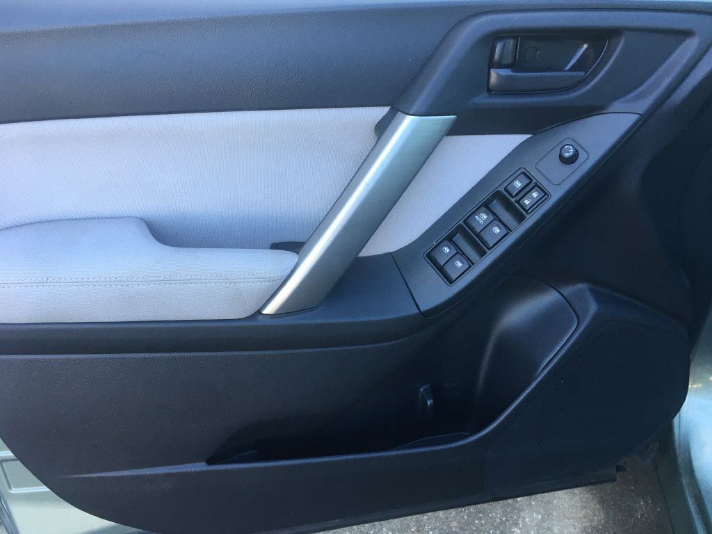2015 Subaru Forester Image 10