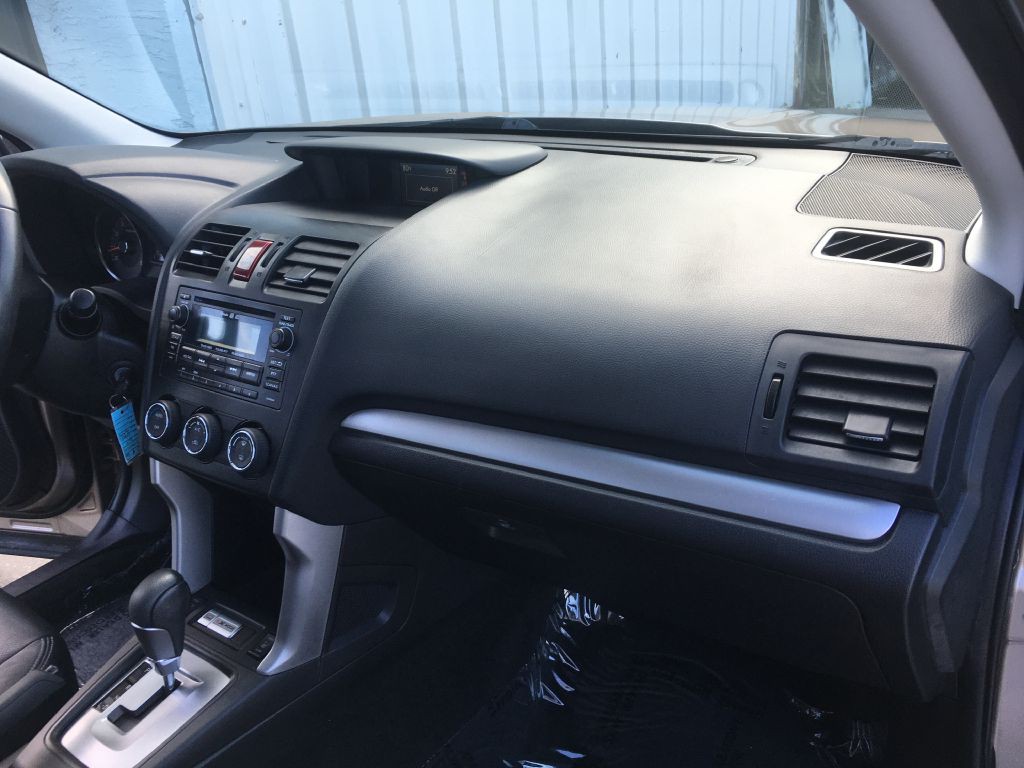 2015 Subaru Forester Image 12