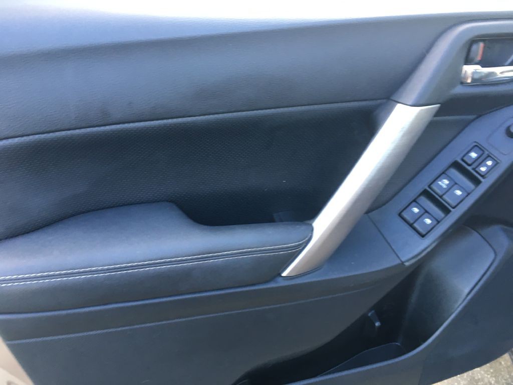 2015 Subaru Forester Image 16