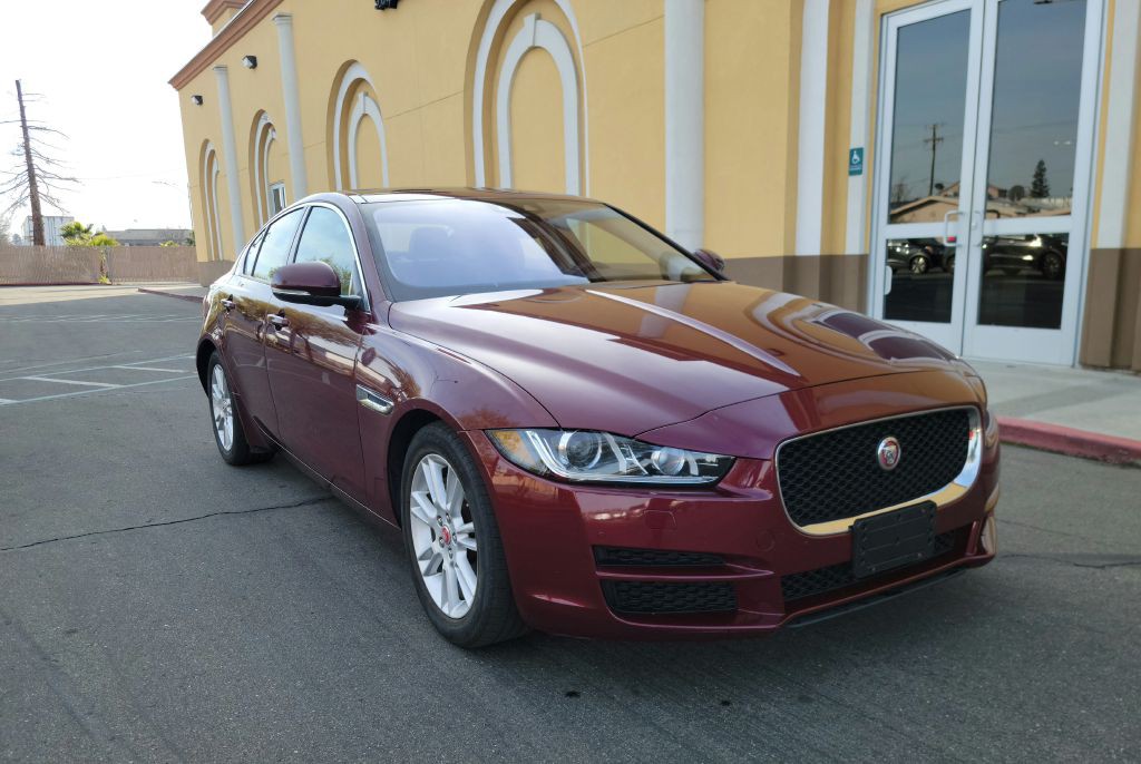 2017 Jaguar XE Image 2