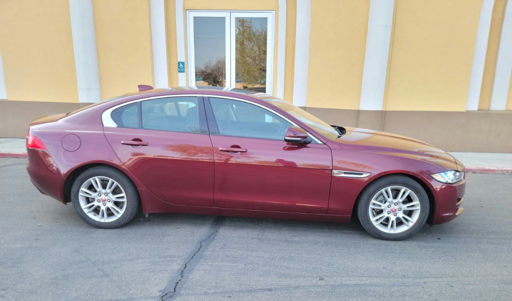 2017 Jaguar XE Image 7