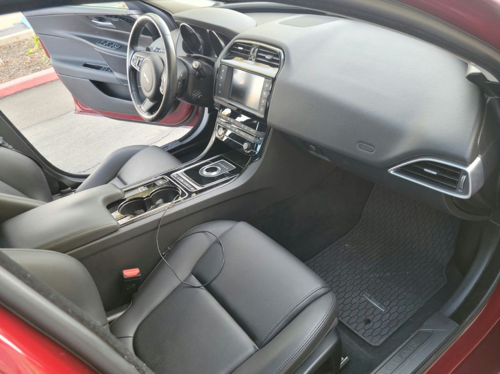 2017 Jaguar XE Image 11