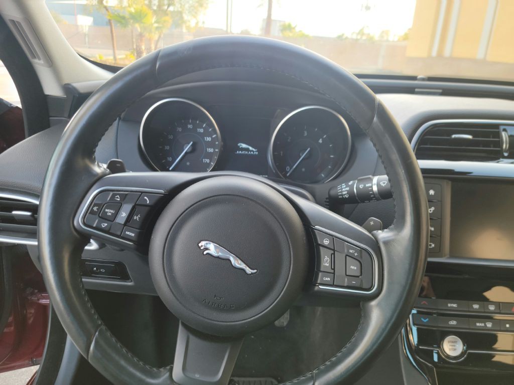 2017 Jaguar XE Image 13