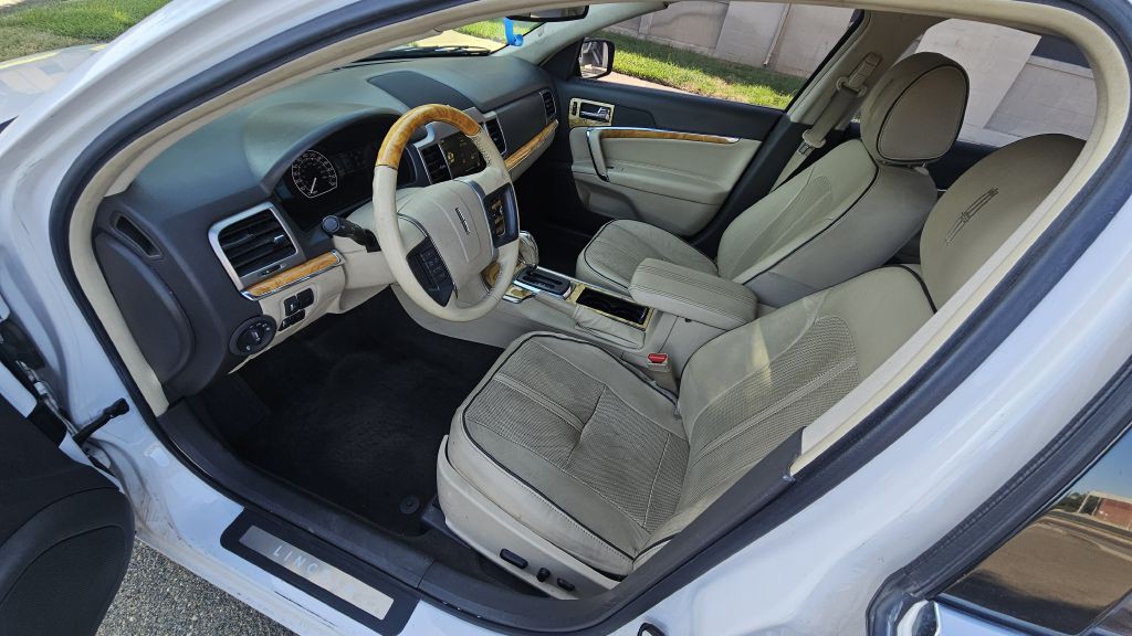 2012 Lincoln MKZ Image 9