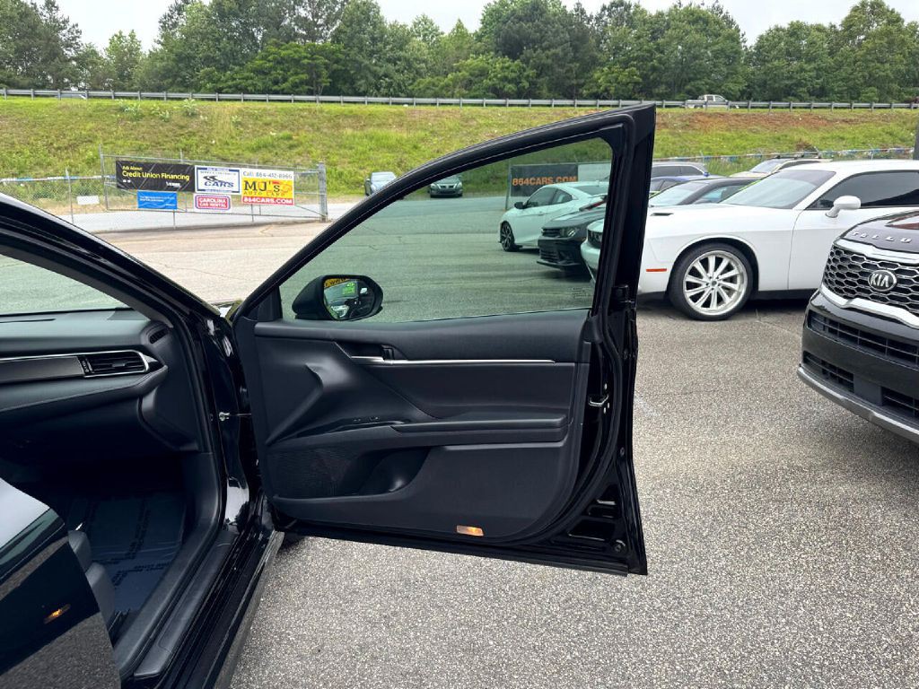 2019 Toyota Camry Image 7