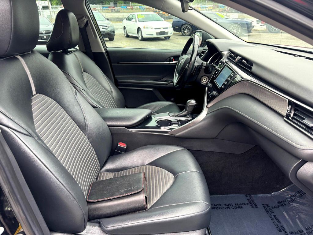 2019 Toyota Camry Image 8