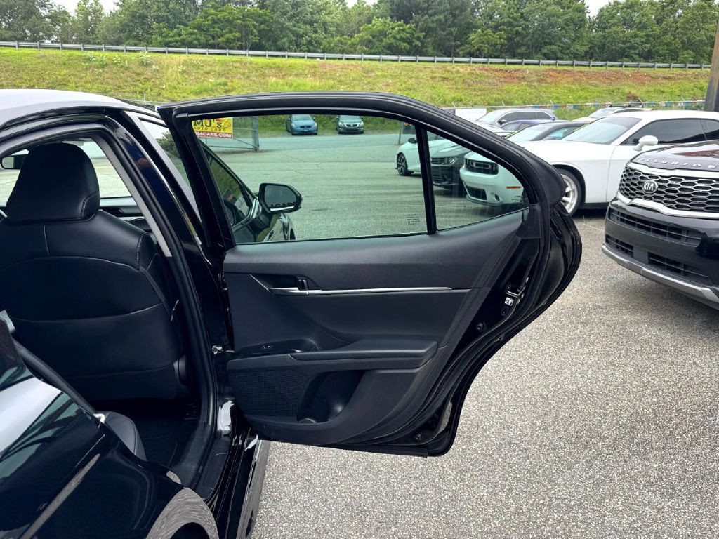2019 Toyota Camry Image 9