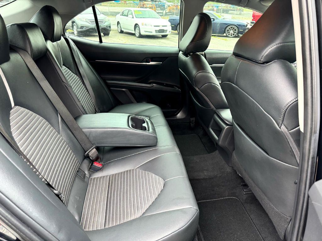 2019 Toyota Camry Image 10