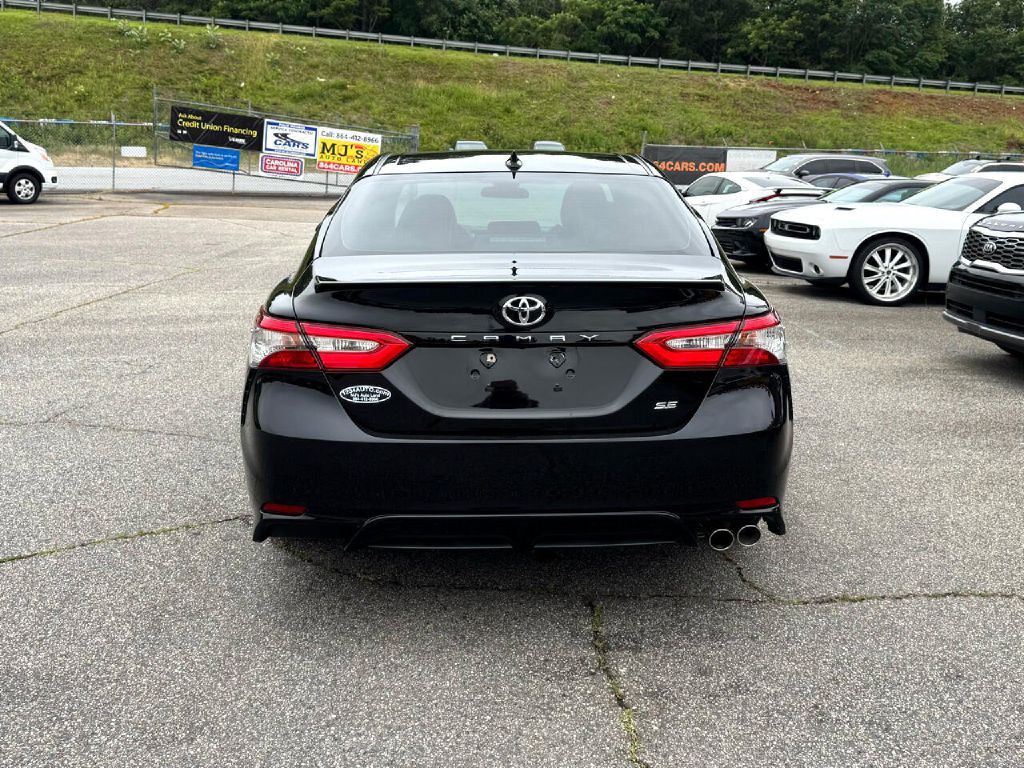 2019 Toyota Camry Image 12
