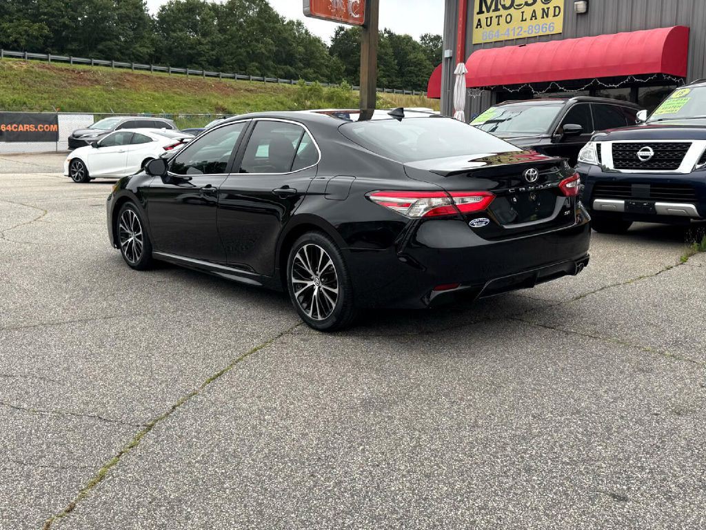 2019 Toyota Camry Image 18