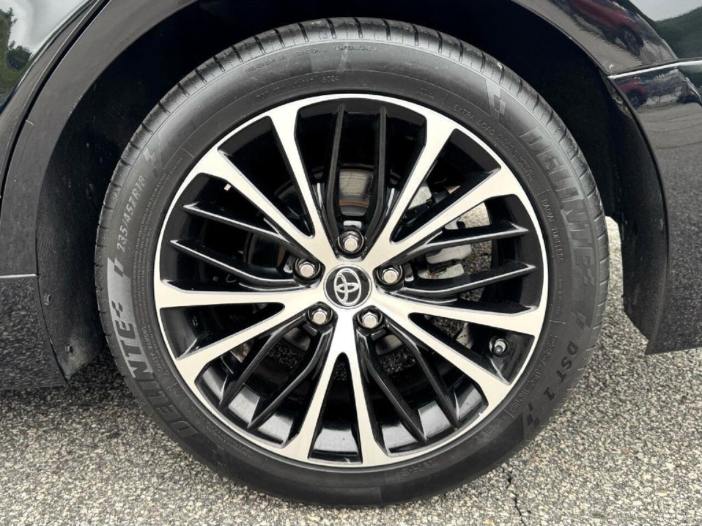 2019 Toyota Camry Image 19