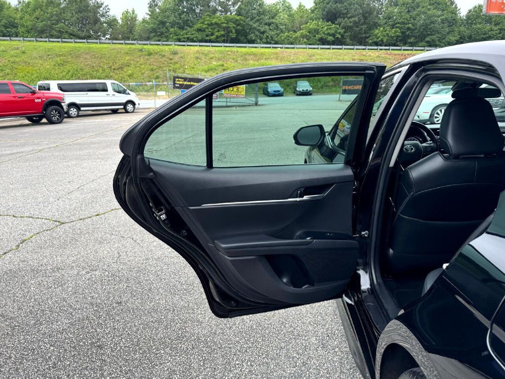 2019 Toyota Camry Image 20