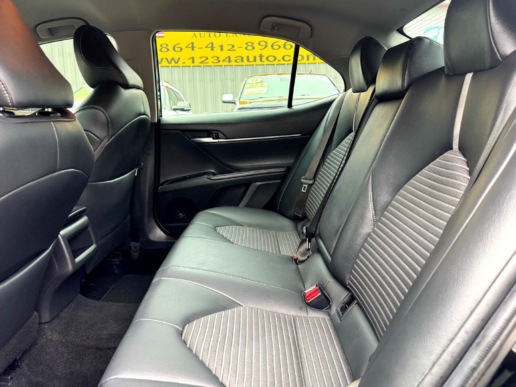2019 Toyota Camry Image 21