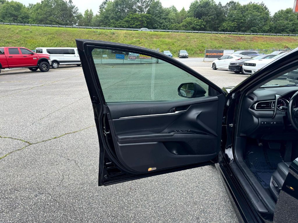 2019 Toyota Camry Image 24