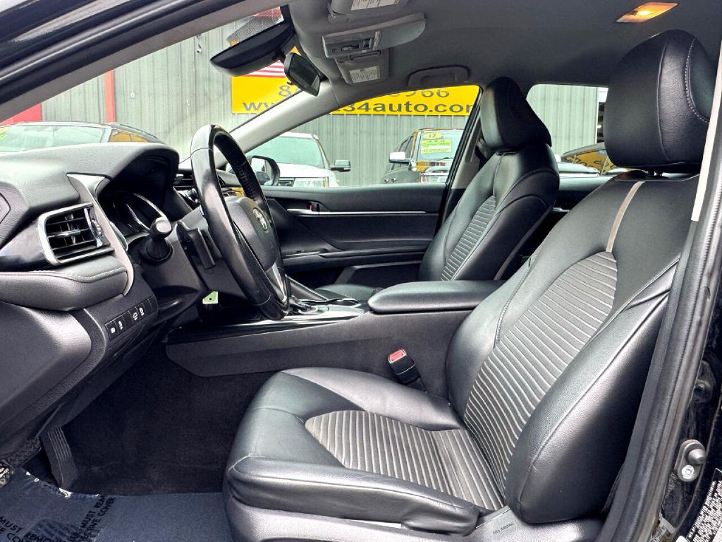 2019 Toyota Camry Image 30