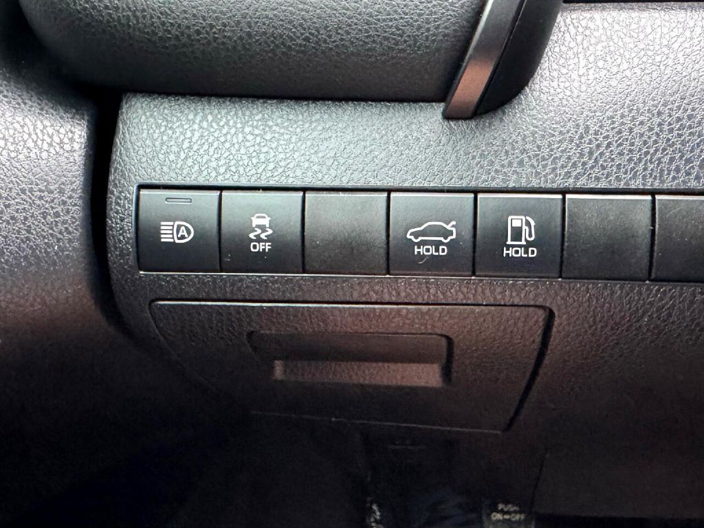 2019 Toyota Camry Image 37