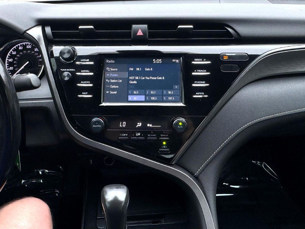 2019 Toyota Camry Image 40