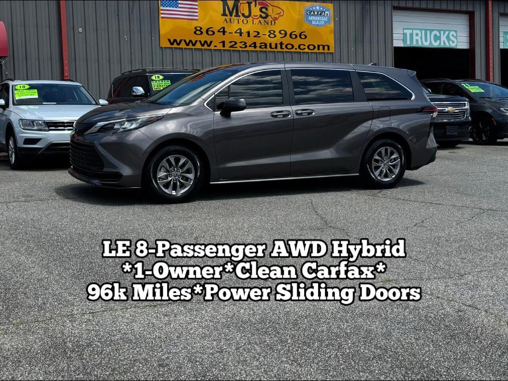 2022 Toyota Sienna Image 1