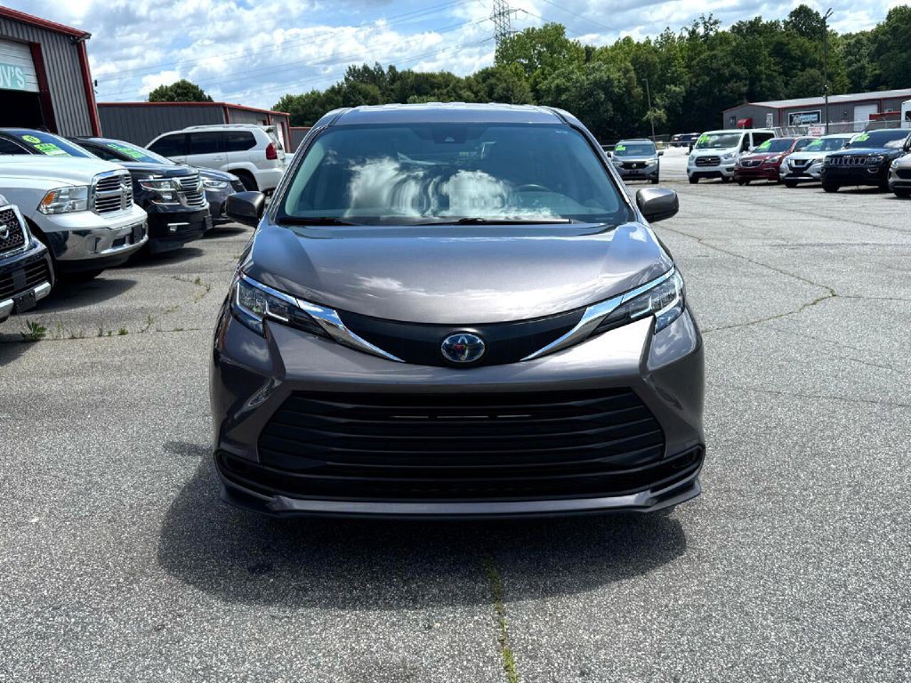2022 Toyota Sienna Image 4