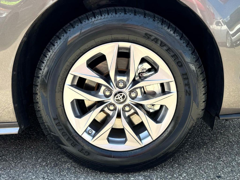 2022 Toyota Sienna Image 6