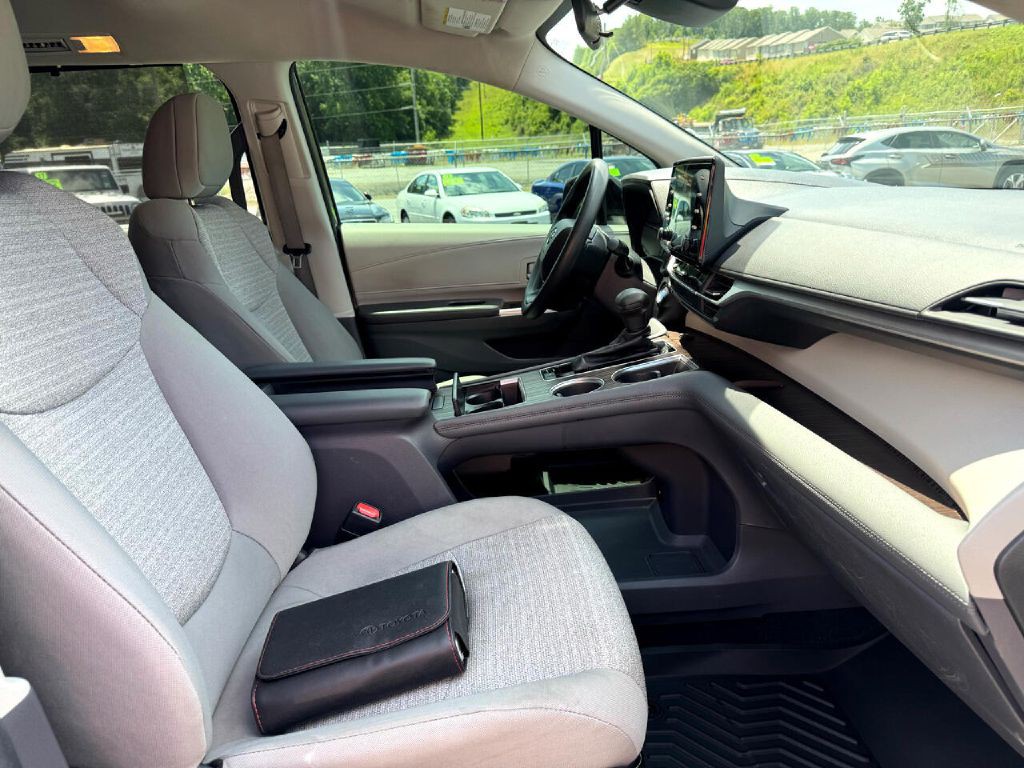 2022 Toyota Sienna Image 8