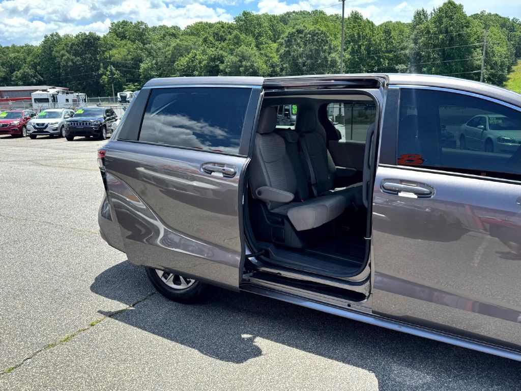 2022 Toyota Sienna Image 9