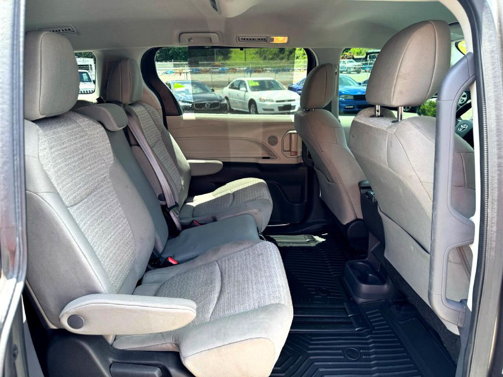 2022 Toyota Sienna Image 10