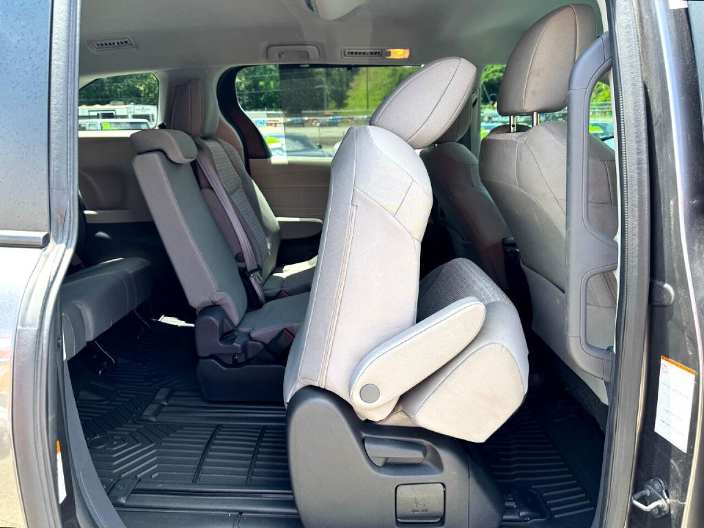 2022 Toyota Sienna Image 11