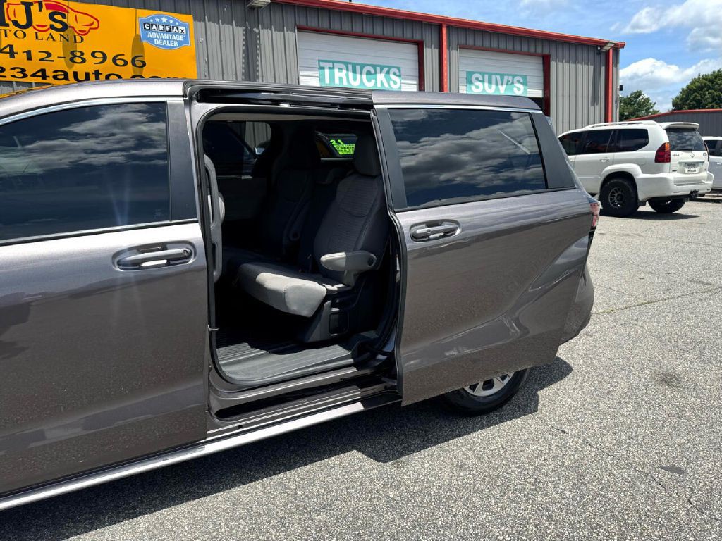 2022 Toyota Sienna Image 26