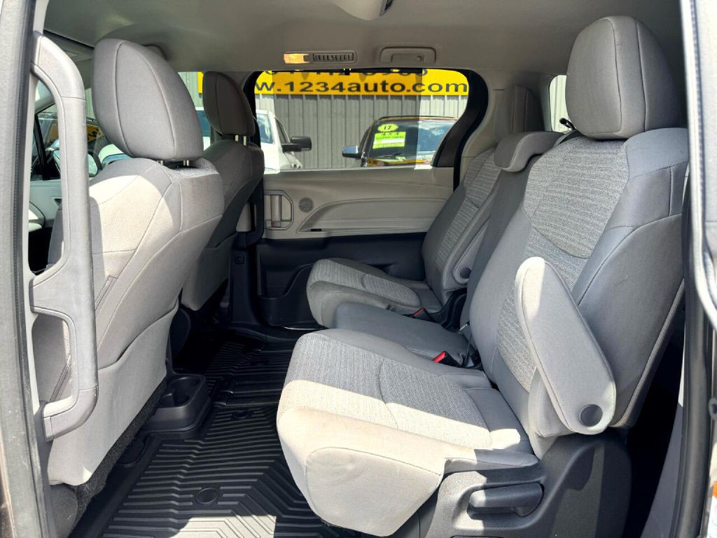 2022 Toyota Sienna Image 31