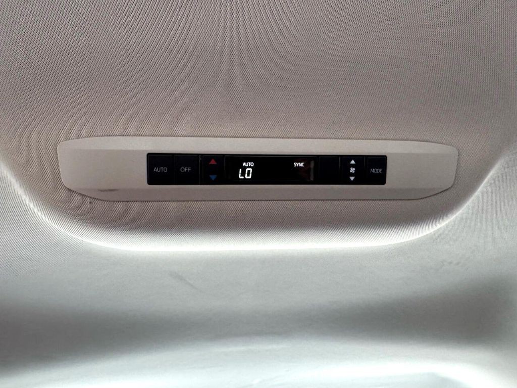 2022 Toyota Sienna Image 33