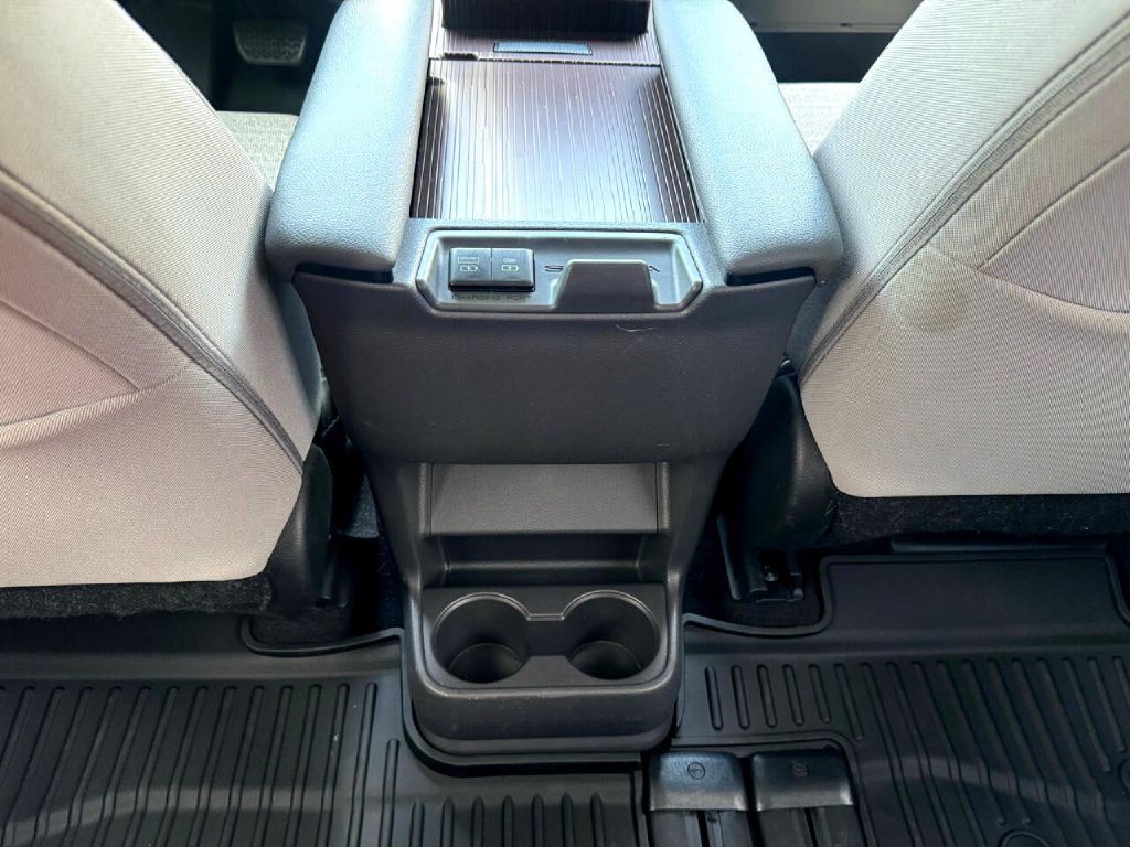 2022 Toyota Sienna Image 34