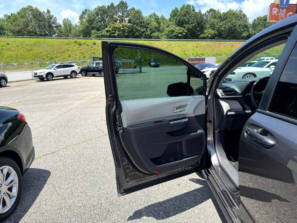 2022 Toyota Sienna Image 39