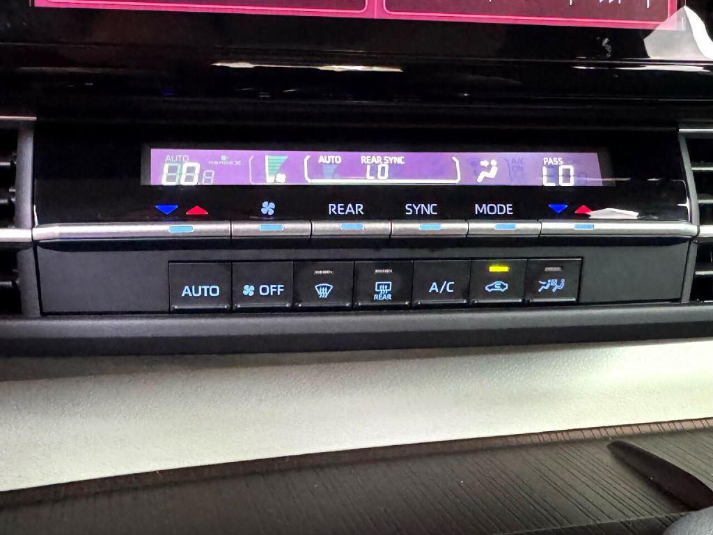 2022 Toyota Sienna Image 68