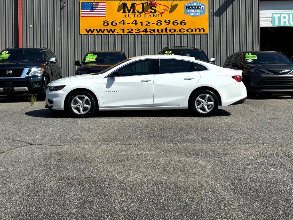 2018 Chevrolet Malibu Image 2