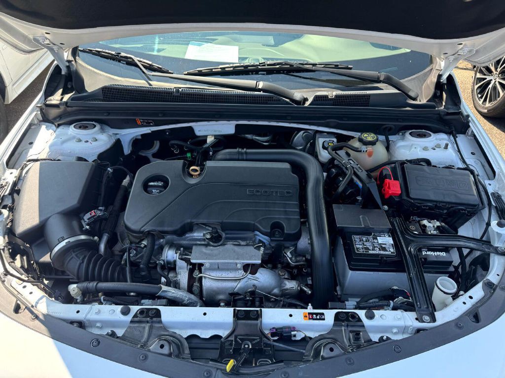 2018 Chevrolet Malibu Image 3